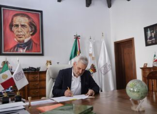 Firma Bedolla decreto que prohíbe espectáculos públicos que promuevan la apología del delito