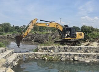 Con retiro de azolve del lago de Pátzcuaro se consolidan acciones para su rescate: SCOP