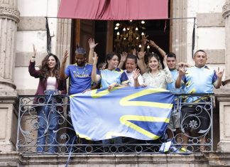 Colocan bandera de la comunidad sorda en el Palacio Legislativo