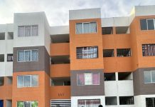 Fiscalía General ejecuta cateo en Villas del Pedregal; asegura 545 dosis de metanfetamina
